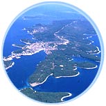 Veduta aerea delle case di Lussinpiccolo nell'isola di Lussino